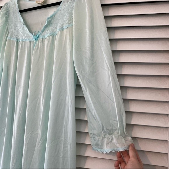 Vintage Carriage Court size Small Light Blue Teal Dressing Gown Night Gown - Picture 9 of 9